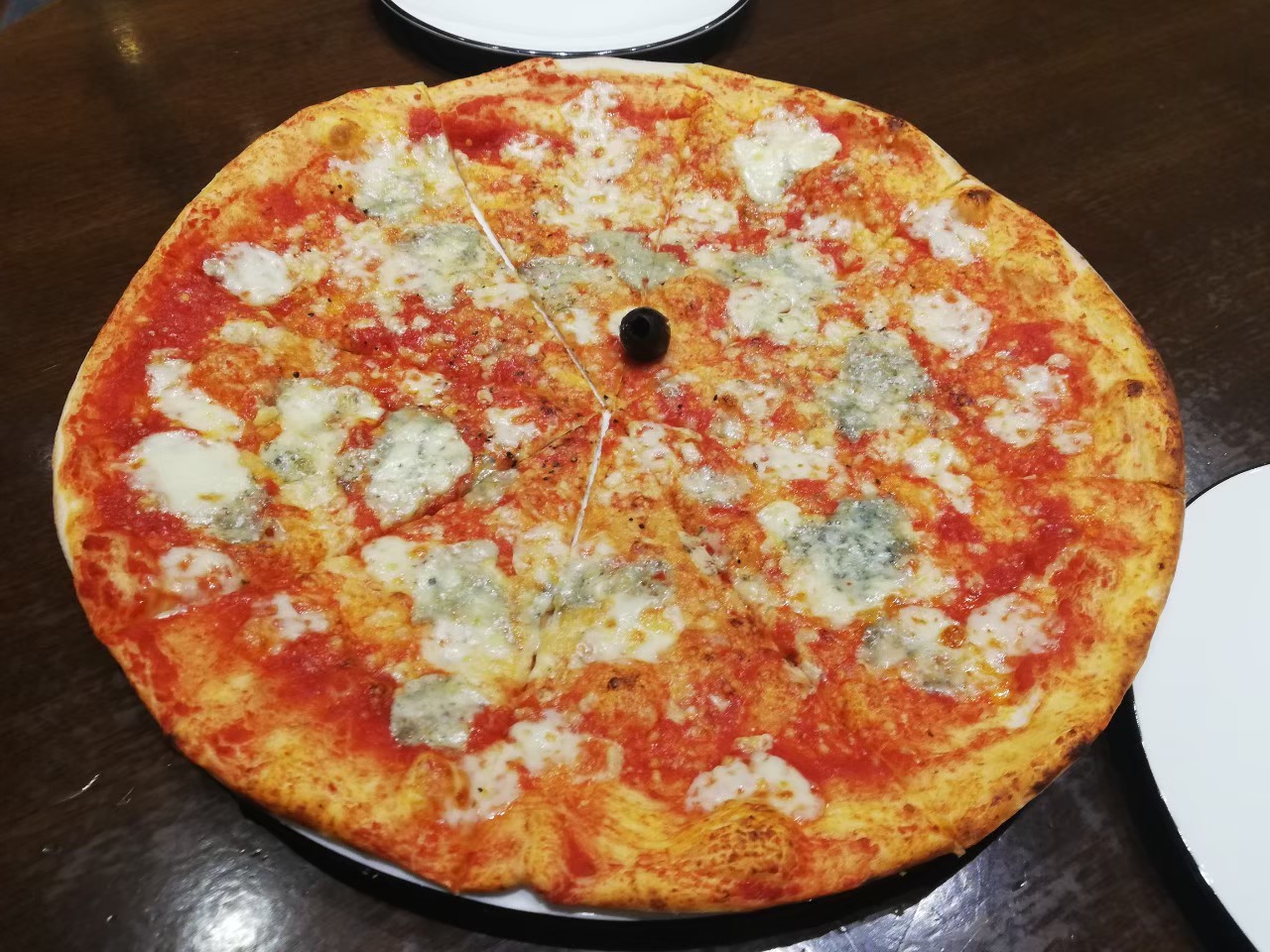 pizza express マニラ　ピザ　クアトロフォルマッジ
